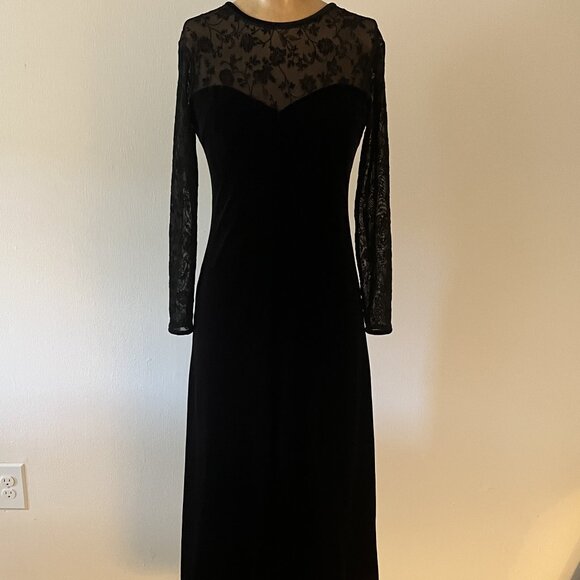 Robbie Bee Black Velvet and Sparkly Lace Gown with Zipper back Size 4P - 1990's - Picture 7 of 8